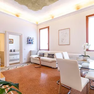 https://incantevole-e-storica-ca-pestrin.hotelinveneto.com